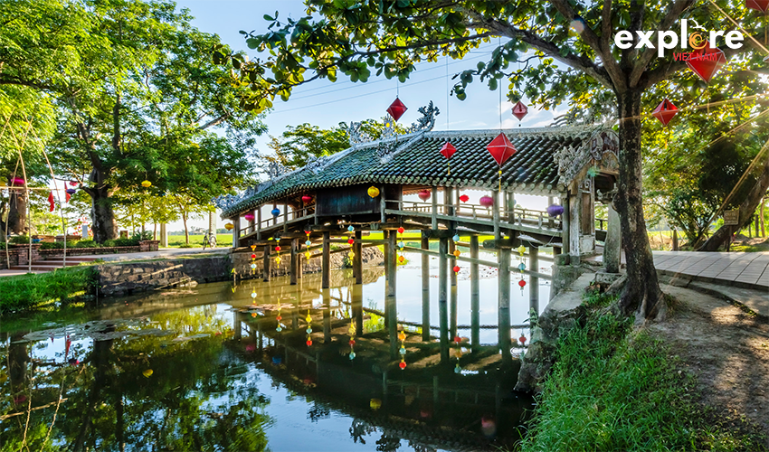 Thanh-Toan-Tile---roofed-Bridge